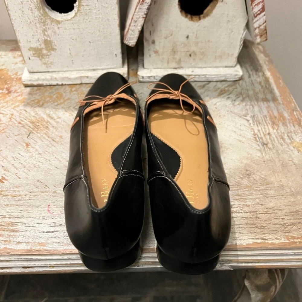 Cole Haan Black With Tan Bow Kitten Wedge Office Casual Heel Womens Size 9